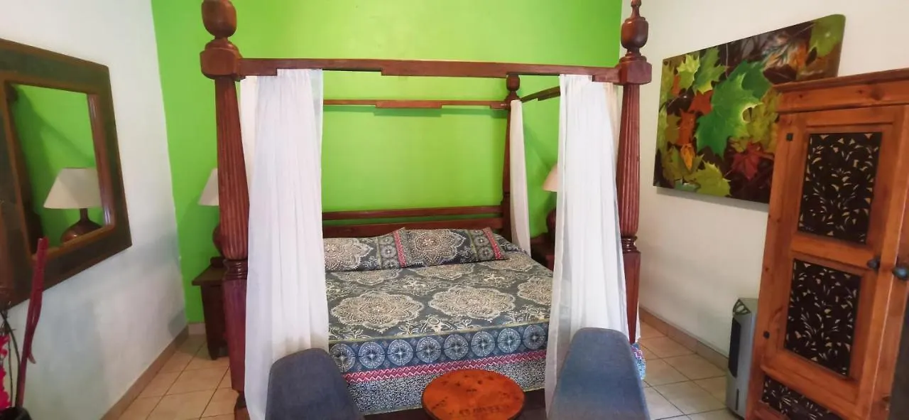 Bed & Breakfast Hotel Rosa Morada Tlaquepaque