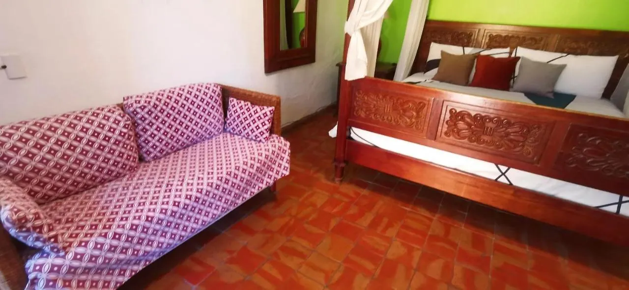 Bed & Breakfast Hotel Rosa Morada Tlaquepaque
