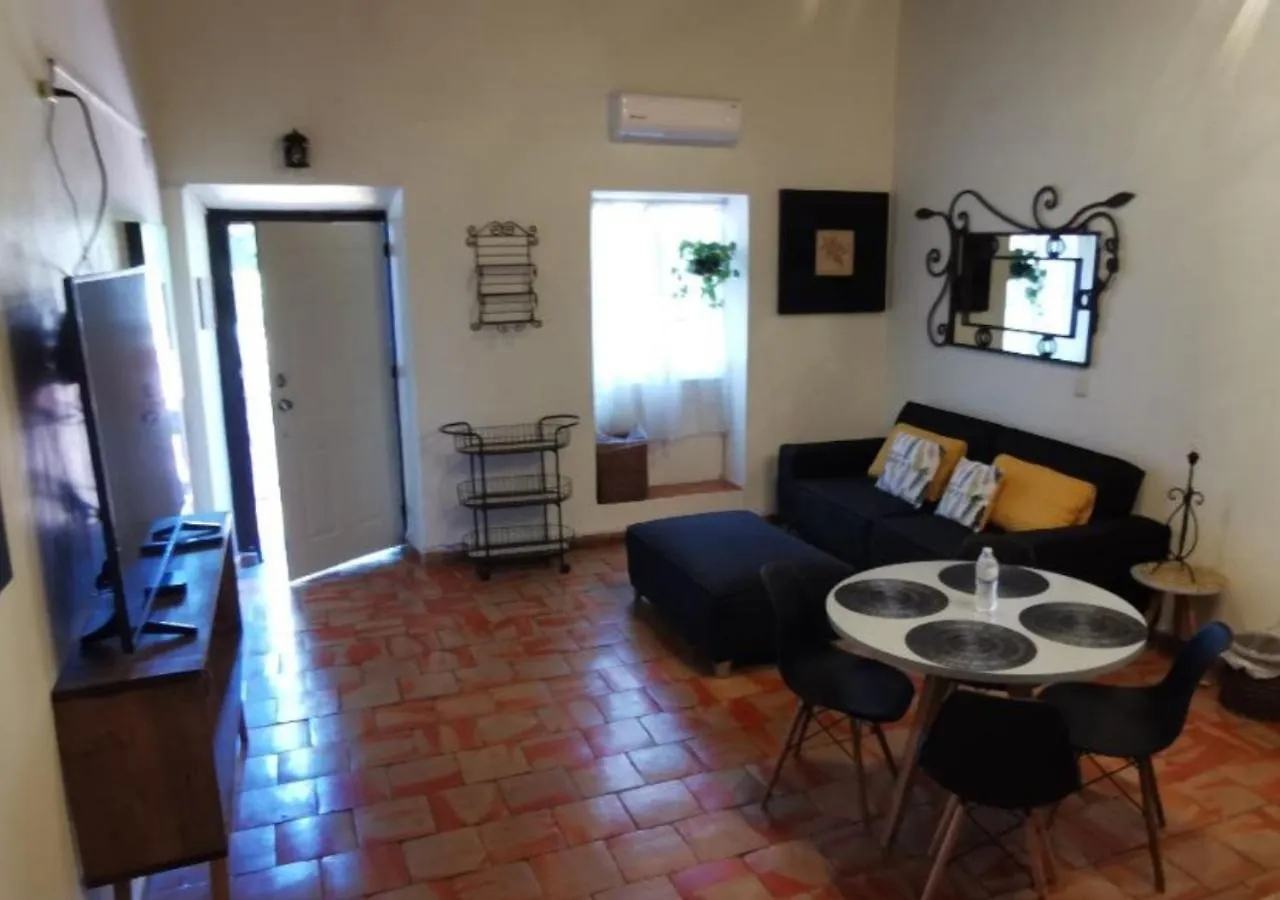 Tlaquepaque Hotel Rosa Morada 4*,  المكسيك
