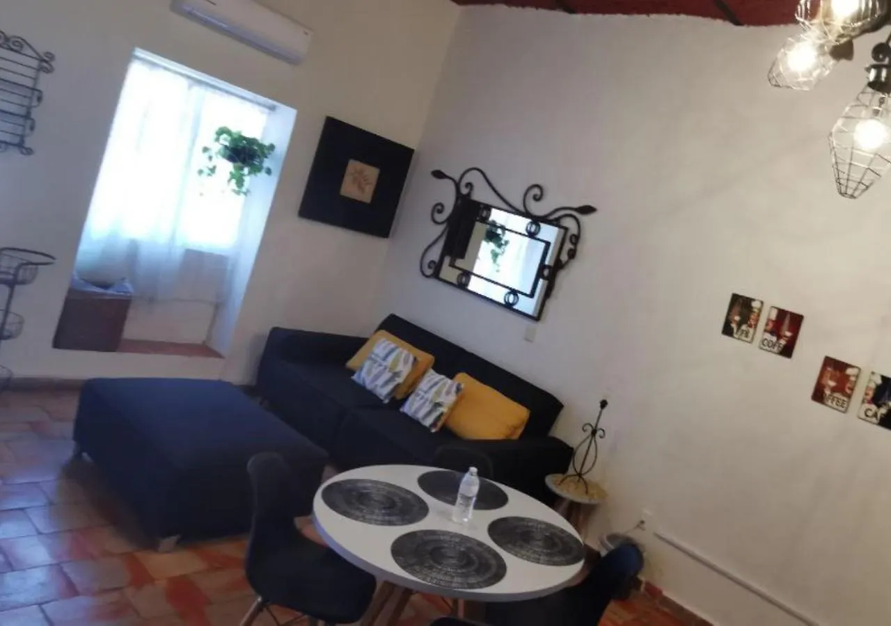 Tlaquepaque Hotel Rosa Morada المكسيك