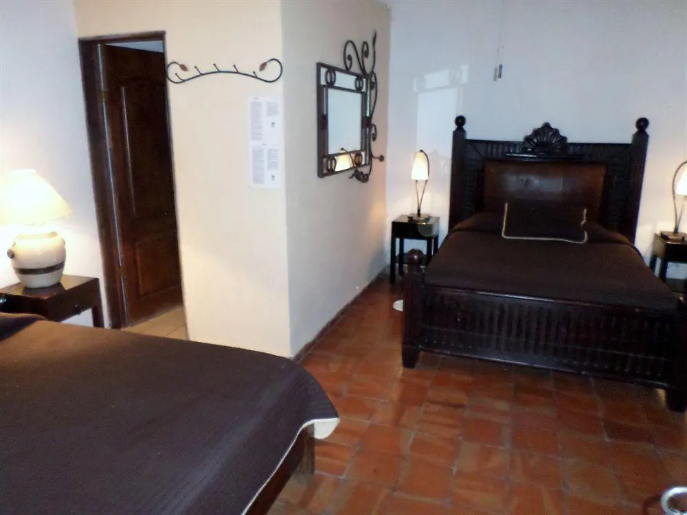 Tlaquepaque Hotel Rosa Morada فندق مبيت وإفطار